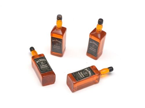 Team Raffee Co. Scale Accessories Whiskey set