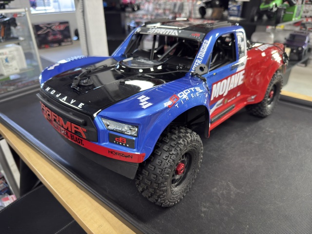 USED - Arrma 1/8 ARRMA MOJAVE 4S