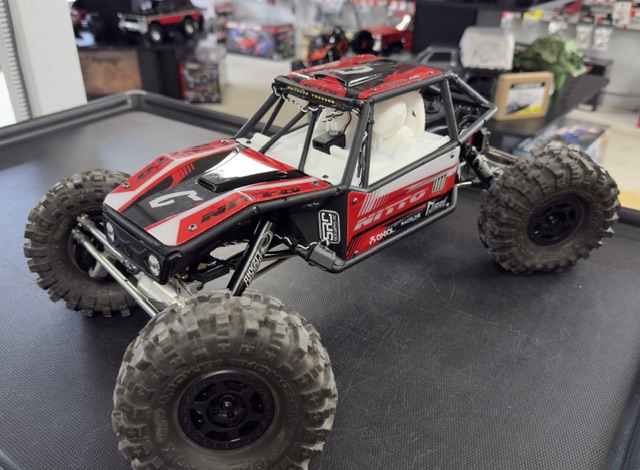 USED-Axial 1/10 Capra 1.9 4WS 4X4 Unlimited Trail Buggy RTR
